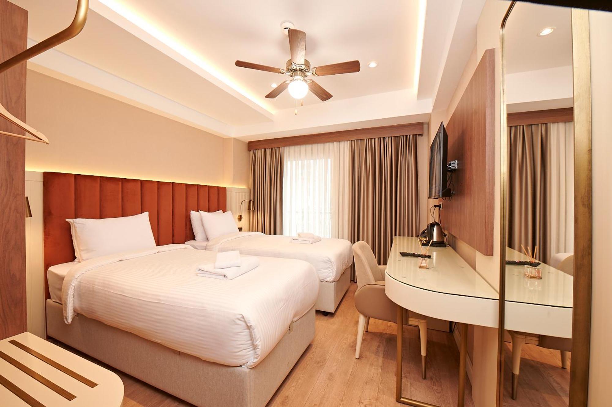 Saratoga Boutique Hotel 4*