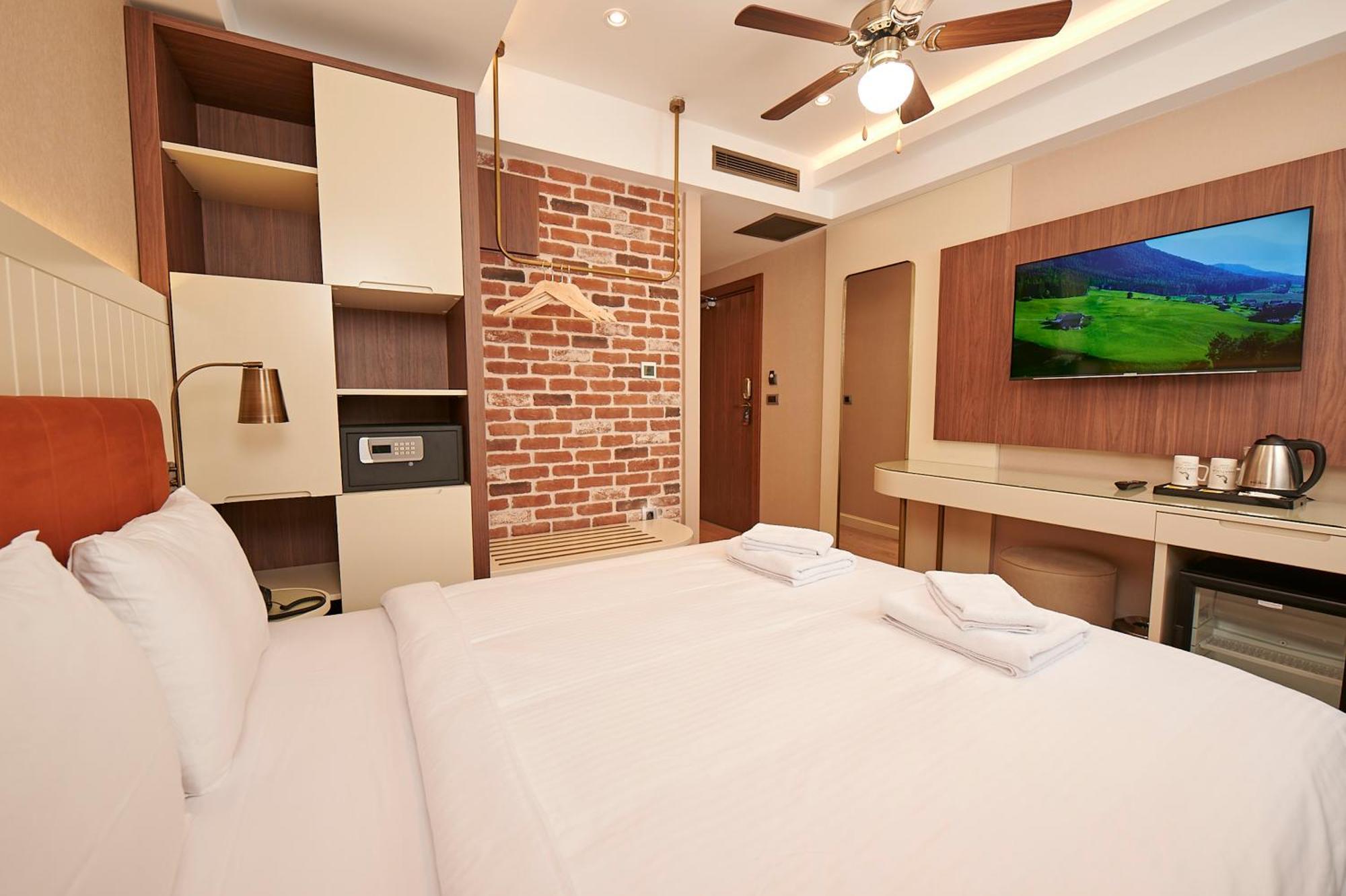 Saratoga Boutique 4*