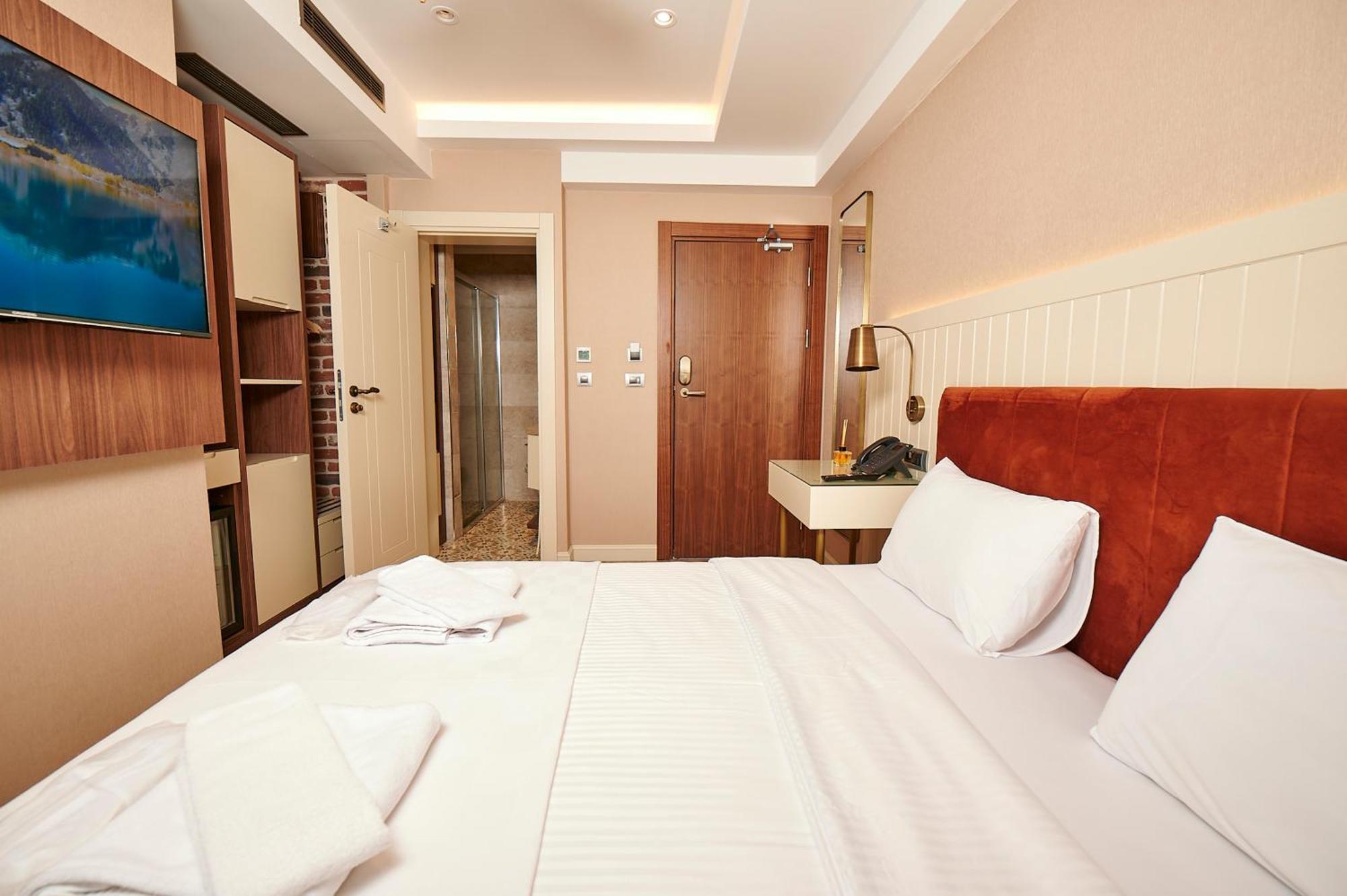 Saratoga Boutique Hotel