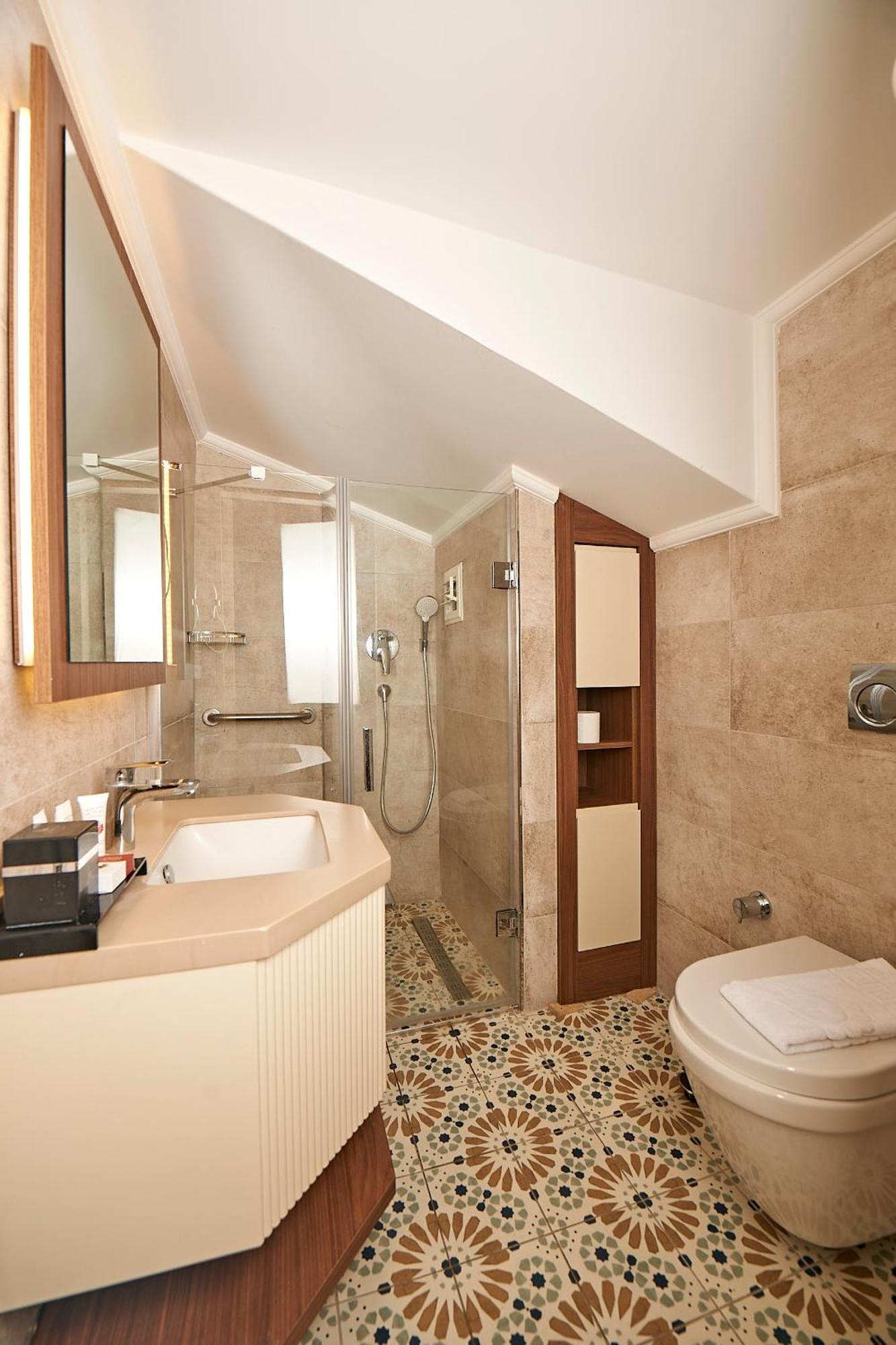 Saratoga Boutique Hotel
